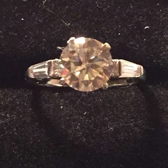 2.50 Ct colorless Mojssanite engagement ring - Picture 3 of 7